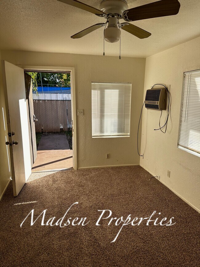 Foto del edificio - 1966 Idora St