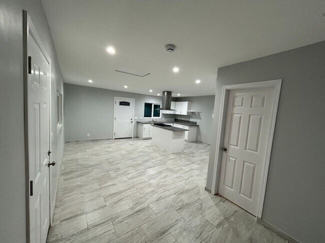 Foto del edificio - 9725 Birchdale Ave