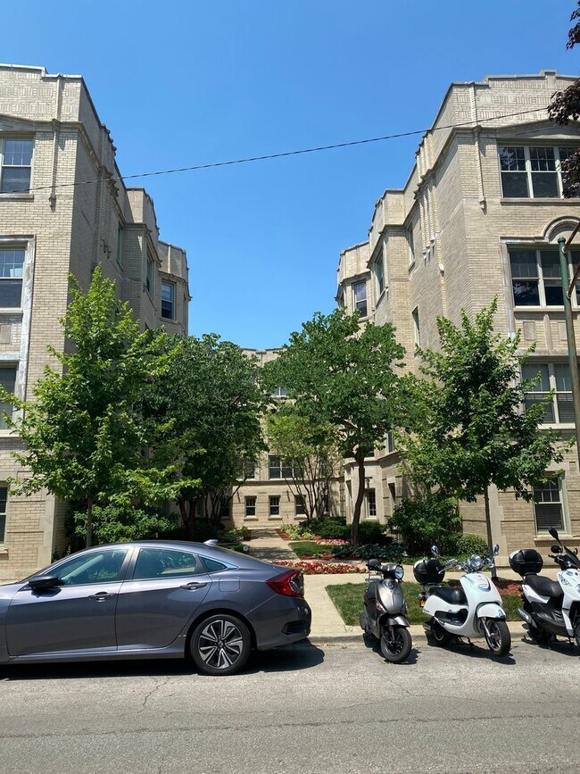 Foto del edificio - 1448 W Thorndale Ave