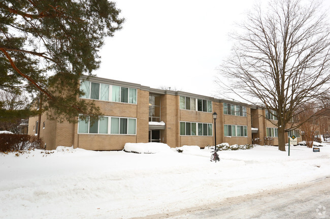 Building Photo - East Knolls Apartments