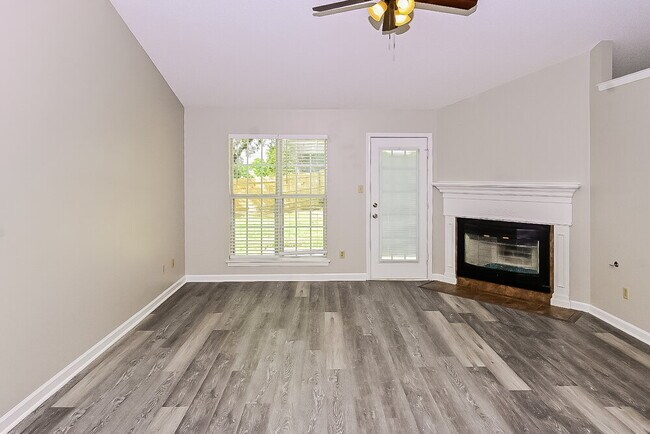 Foto del edificio - 1700 Brentwood Trce