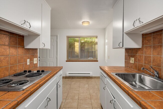 Foto del edificio - *2 Weeks of Free Rent Promotion!* BEAUTIFU...