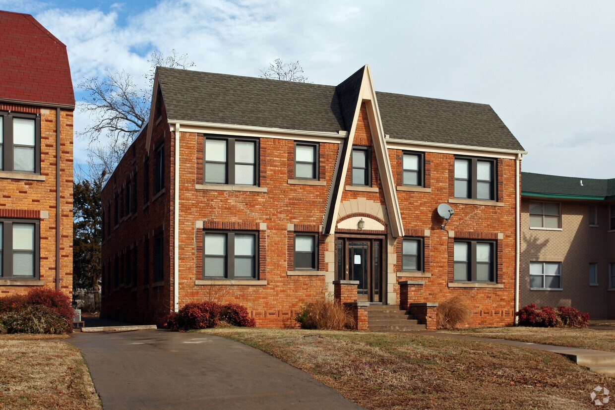 Building Photo - 835 East Dr
