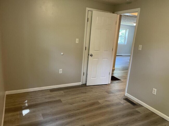 Foto del edificio - 620 S Umbarger Rd, Muncie, IN