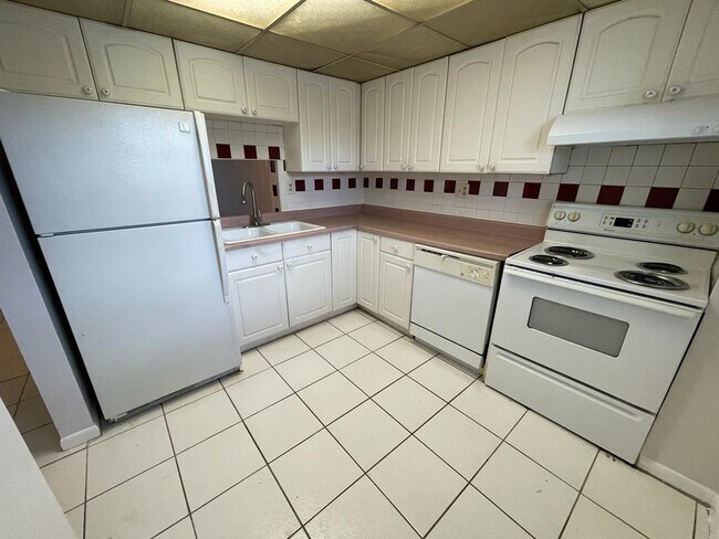 Building Photo - 1700 TERR 58 - Ter