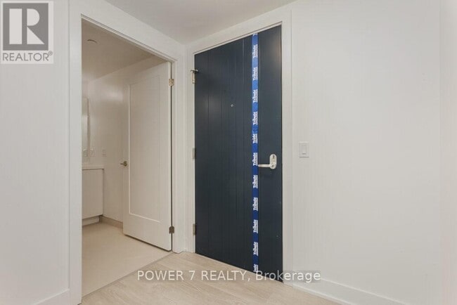Photo du bâtiment - 2545-2545 Simcoe St N