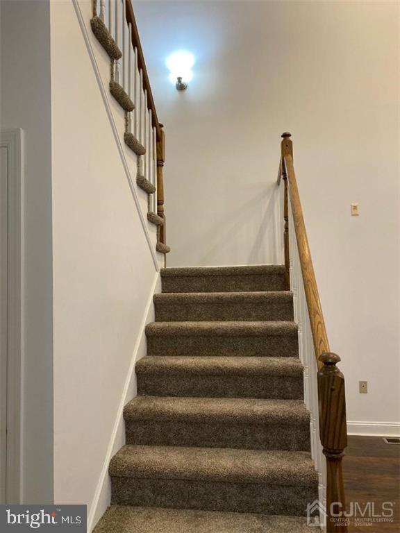 Foto del edificio - 33 Marion Dr