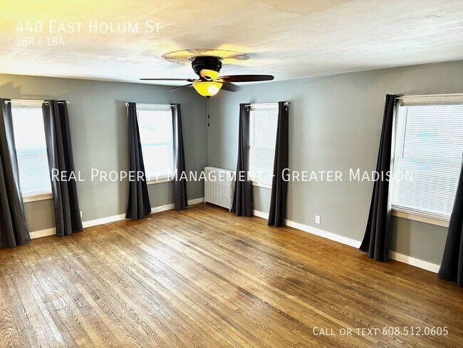 Foto del edificio - Gorgeous Deforest house for rent with many...