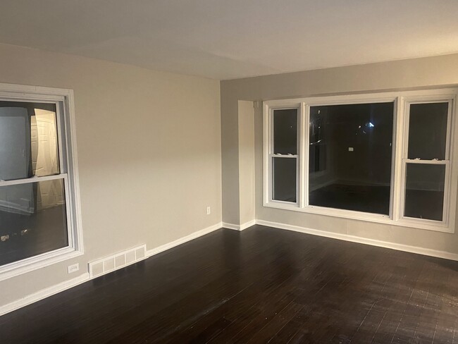 Family Room - 16133 Biltmore St