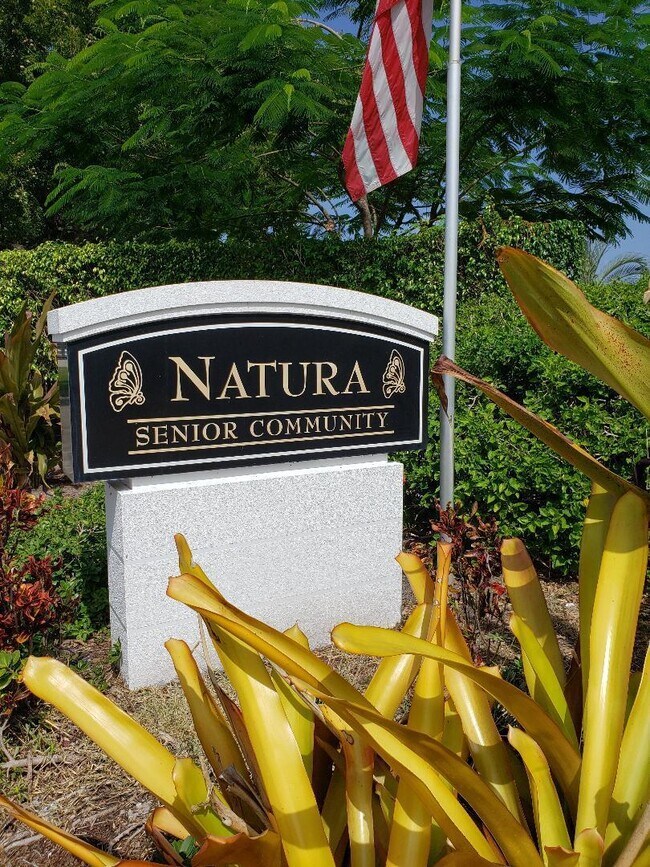 Foto del edificio - 606 SW Natura Blvd