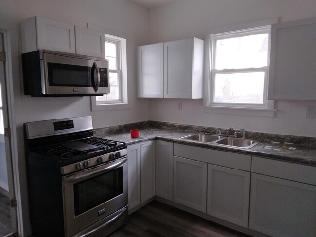 Foto del edificio - 4112 Lewis Ave