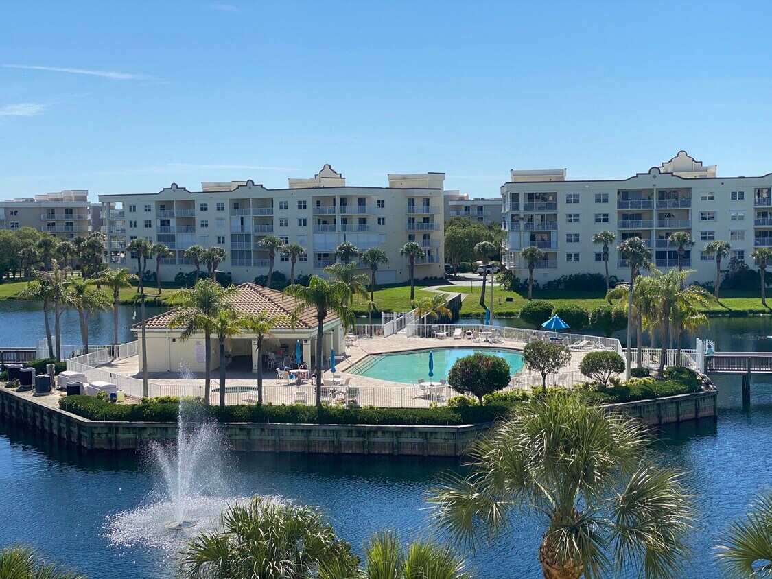 Foto principal - 8931 Lake Drive Unit 403