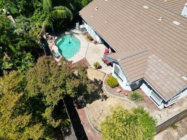Foto del edificio - 5663 Montclair Cir