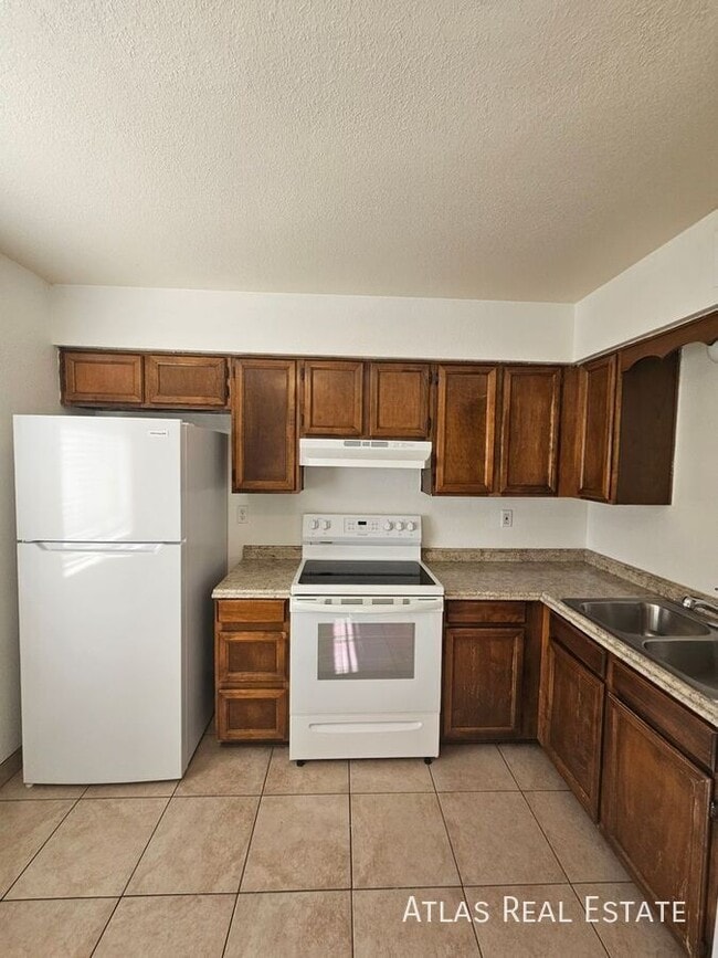 Building Photo - 111 N Phyllis-202