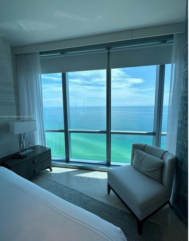 Foto del edificio - Breathtaking views from this fully furnish...
