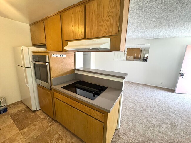 Foto del edificio - Upgraded Spacious and Bright Upstairs One Bedroom