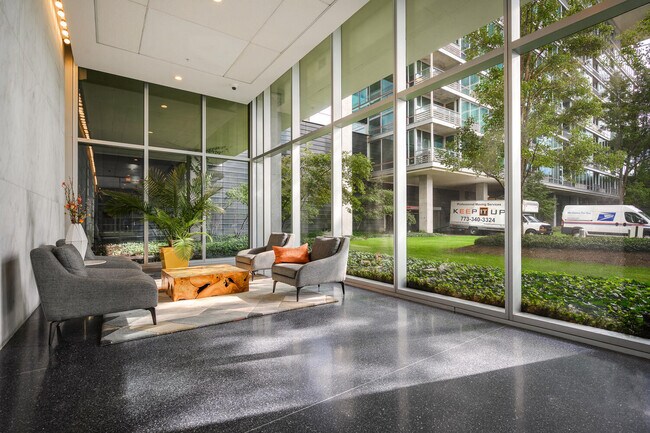 Foto del edificio - 9725 Woods Dr