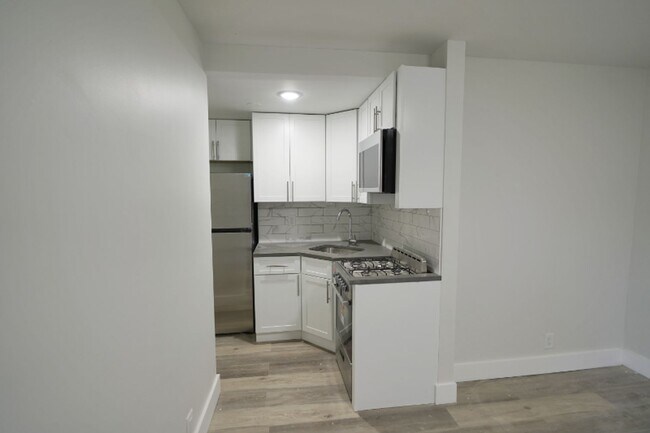 Building Photo - 21 Gifford Ave