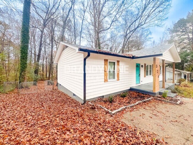 Building Photo - 324 Laurel Ln