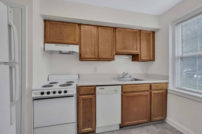 Building Photo - Woodside Place