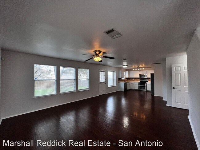 Foto del edificio - 3 br, 2 bath House - 10302 Lion Chase