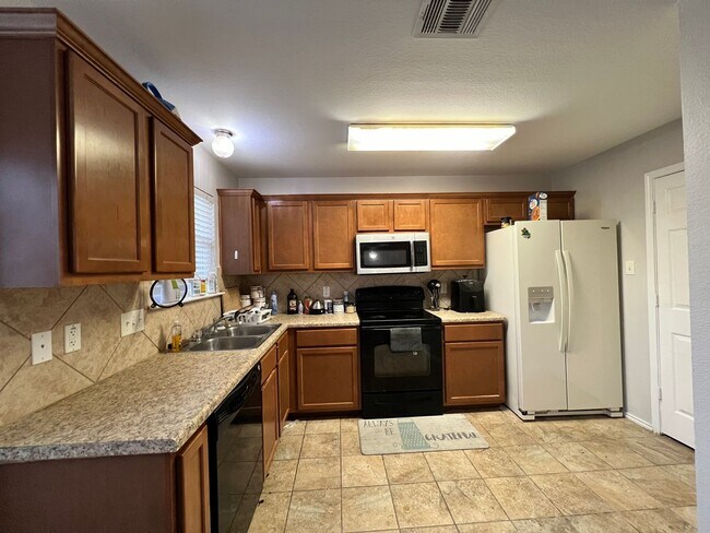 Building Photo - Coming Soon 4 Bedroom 2.5 Bath Killeen