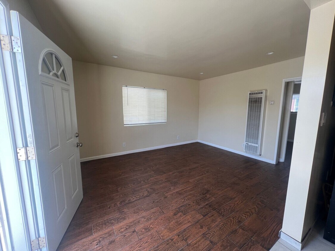 Foto principal - 1533 W 80th