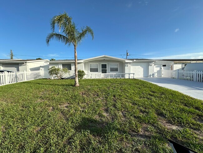 Building Photo - 5202 Overton Dr