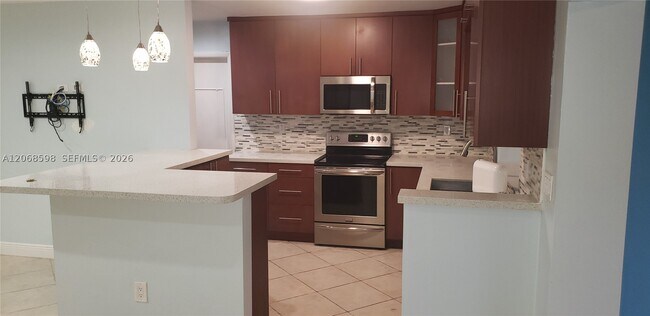 Foto del edificio - 8351 Johnson St