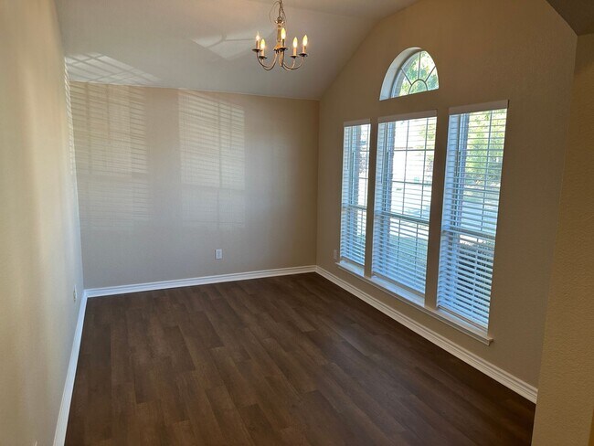 Building Photo - Elegant One-Story Living in the Heart of Sendera Ranch!