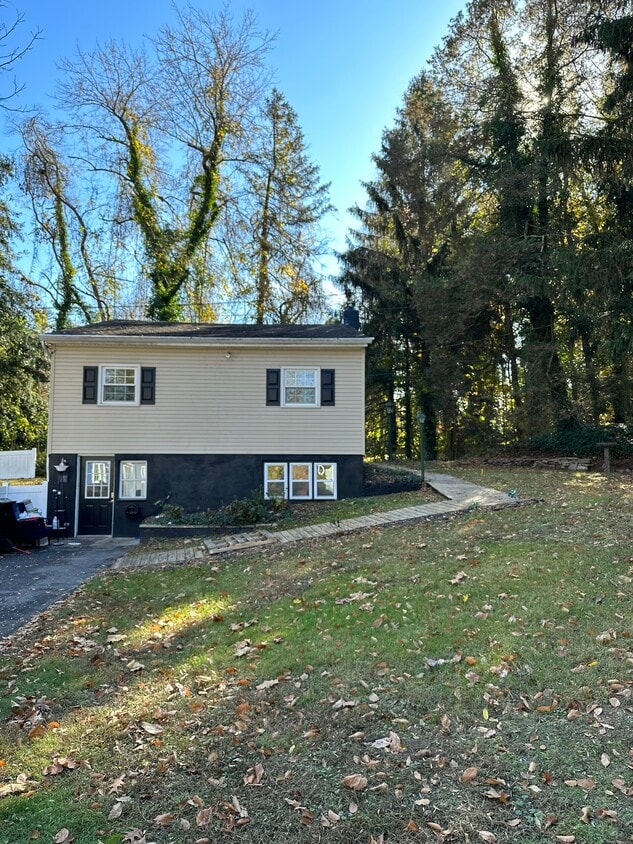 Primary Photo - 15 Turner St