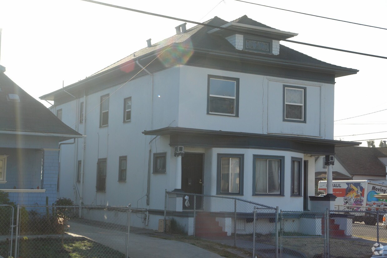 Building Photo - 3850-3852 West St