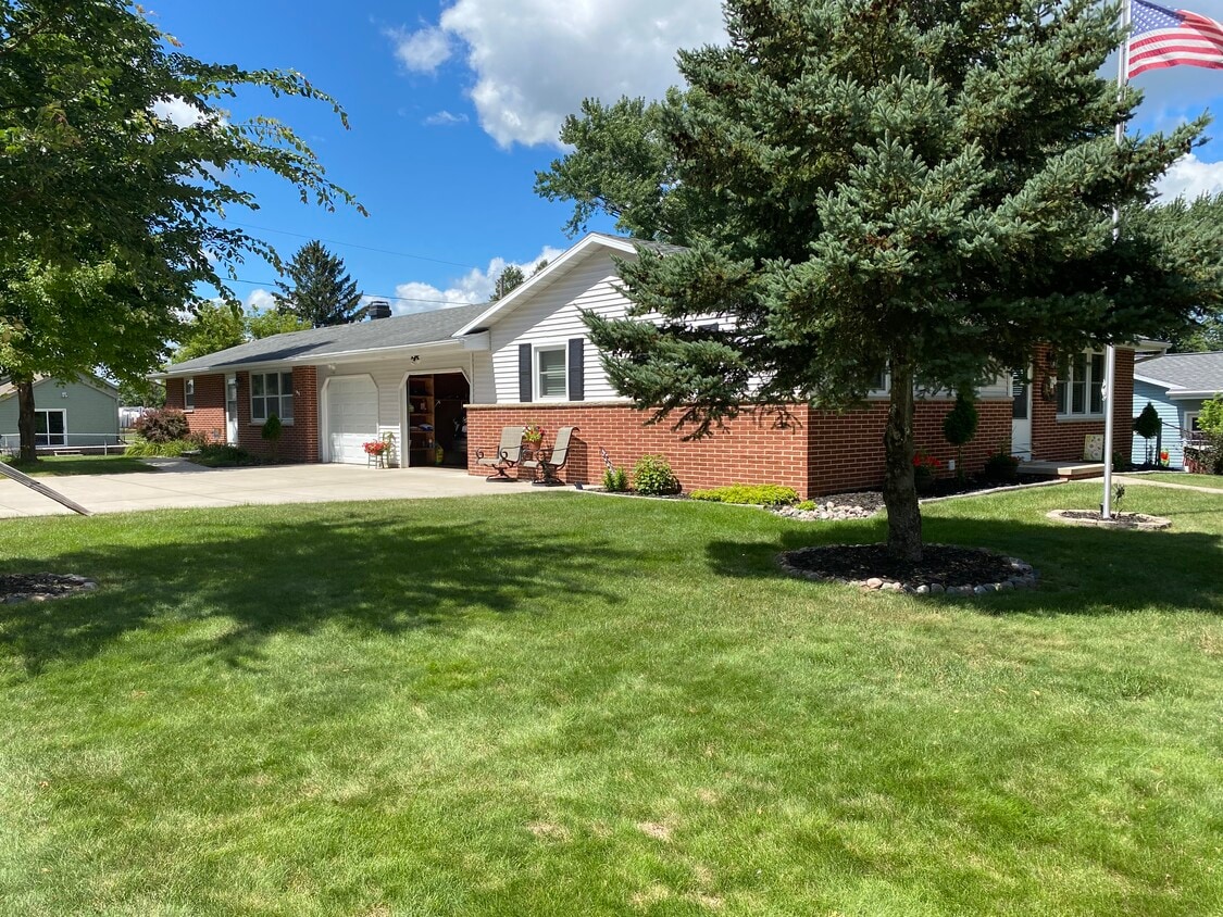 Corner Townhome - 1842 7th St