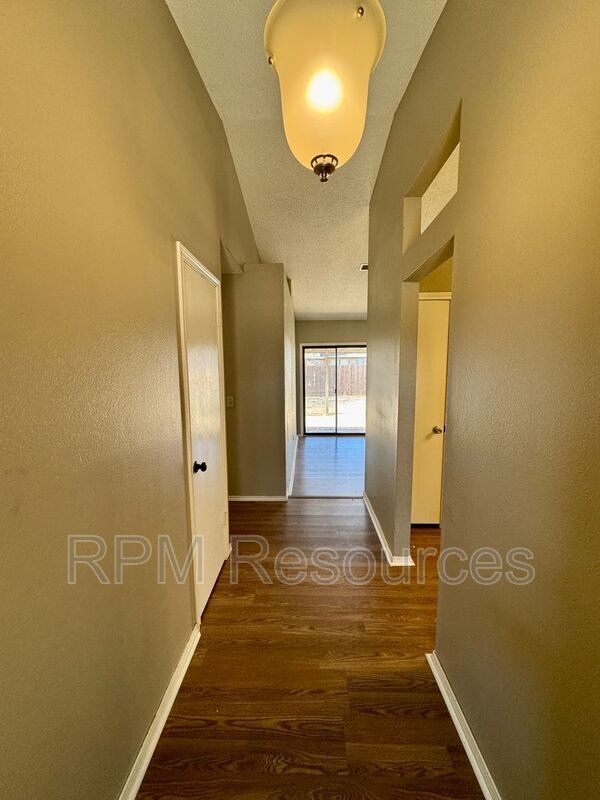 Building Photo - 8317 Woodhue Dr