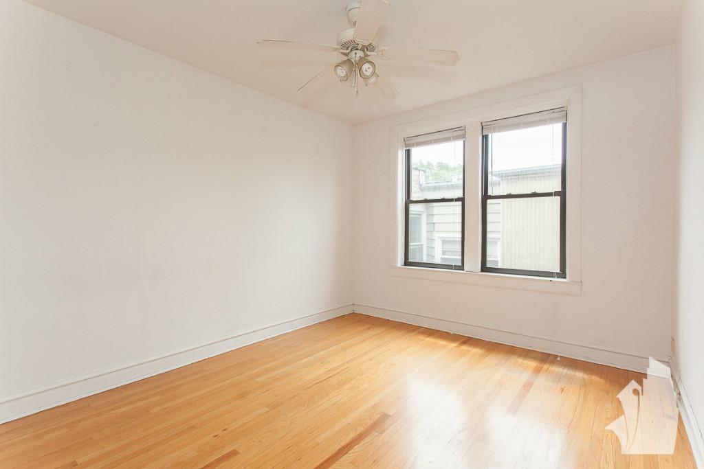 Foto principal - 1941 W Winnemac Ave