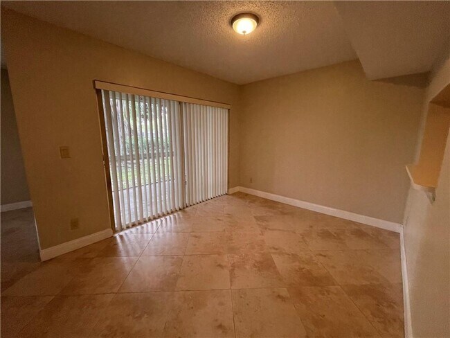 Foto del edificio - 850 NW 91st Ter