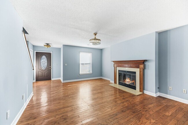 Building Photo - Beautiful Home West Ashely