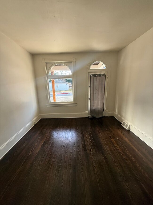 Building Photo - 62-64 Wayside Avenue