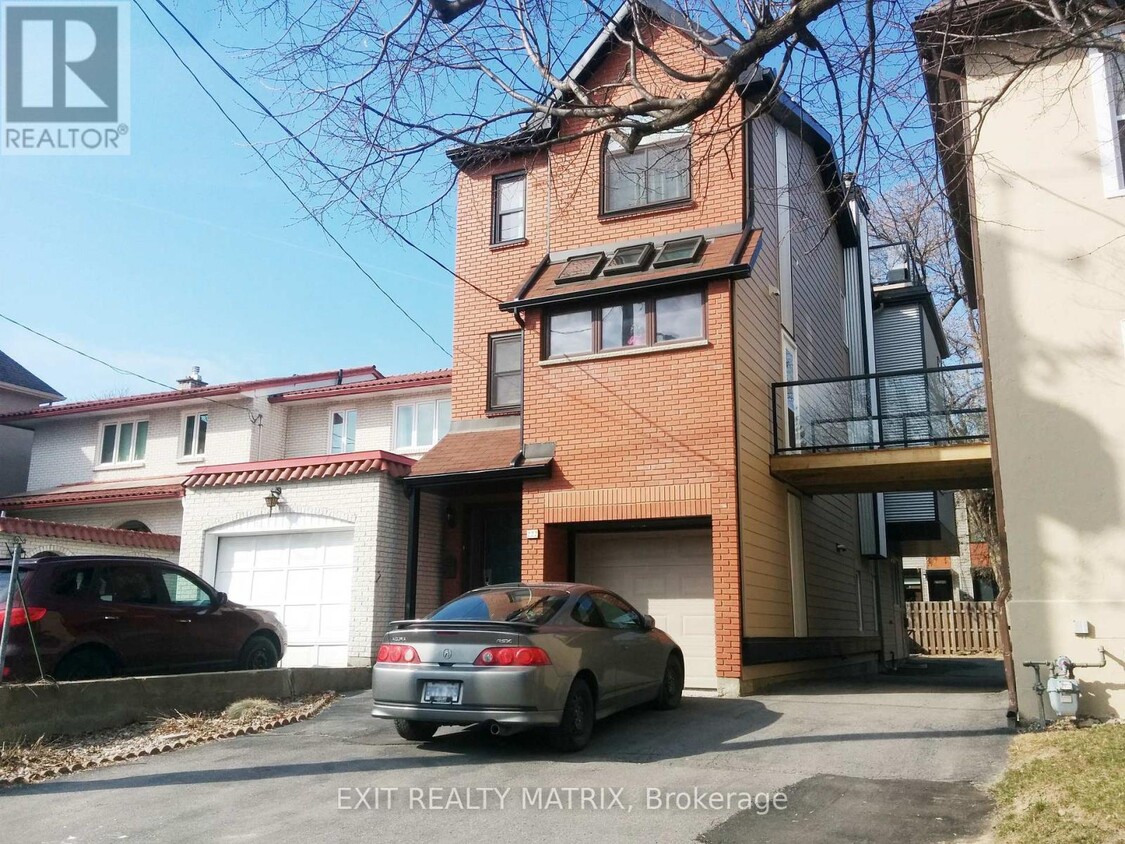 Primary Photo - 222 Ave Blackburn