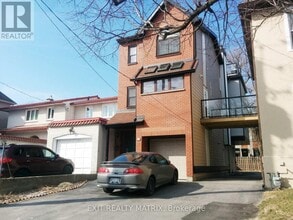 Building Photo - 222 Ave Blackburn
