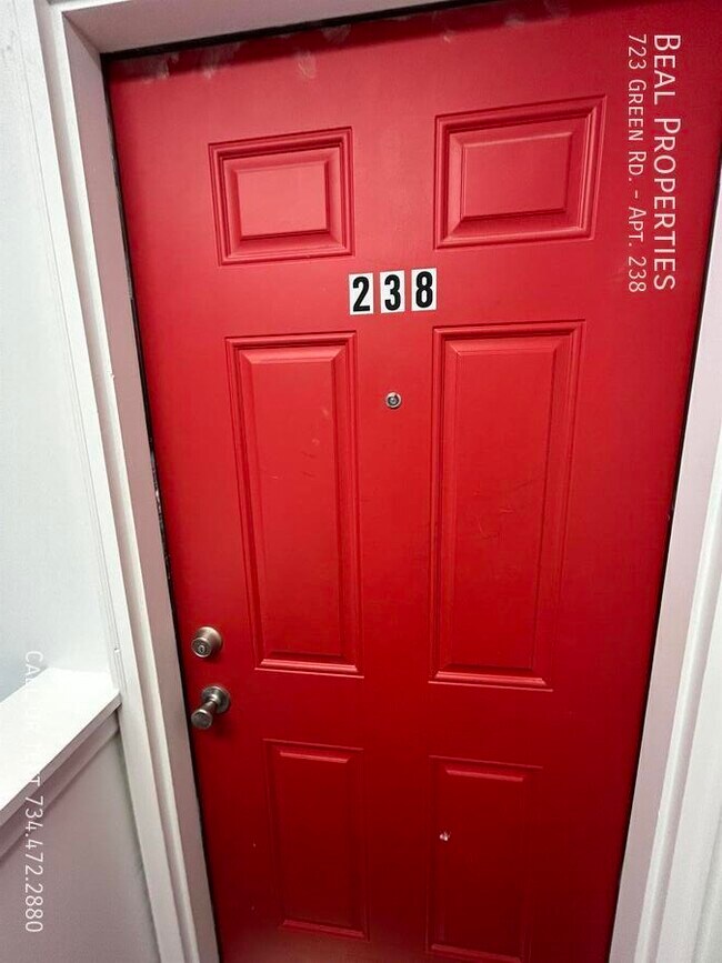 Foto del edificio - 723 Green Rd