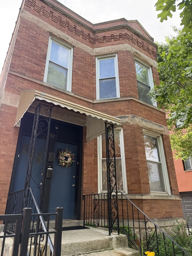 Building Photo - 1815 N Paulina St