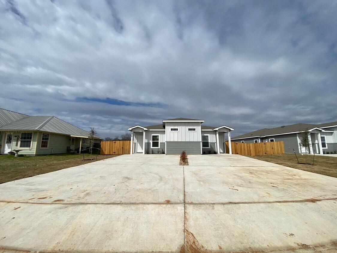 Foto principal - 528 E Baxter St