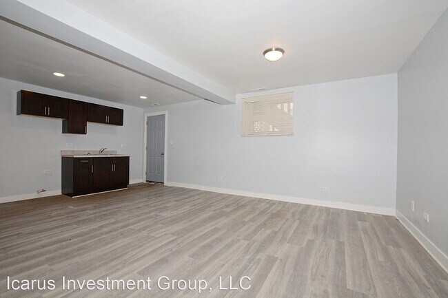 Building Photo - 814-820 E 67th St