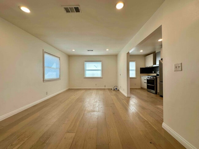 Foto del edificio - 3251 W 135th St