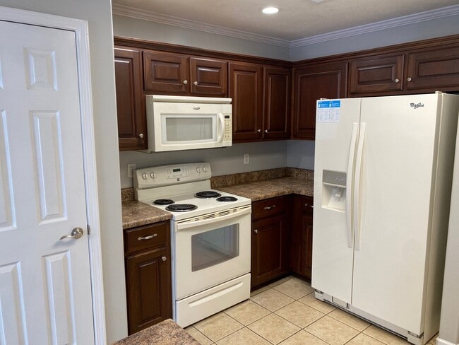 Building Photo - 121 Castleton Cv