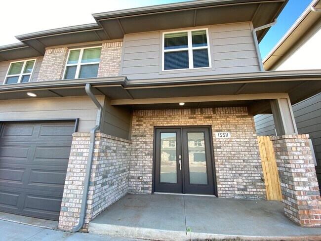 Foto del edificio - 3 Bed 2.5 Bath Duplex Includes Office Spac...