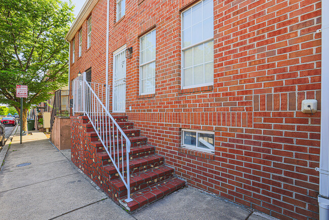 Building Photo - Beautiful 3 Bedroom Home with 2.5 Bathrooms