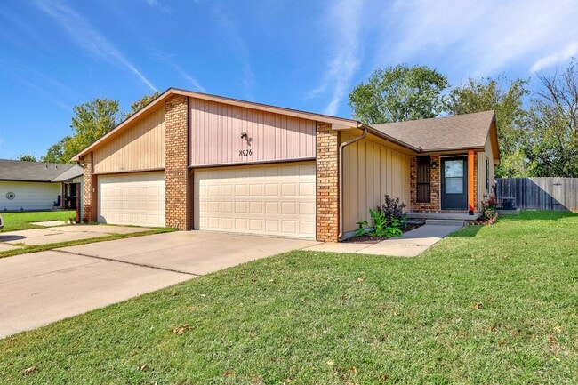Building Photo - 8924-8926 E Bluestem