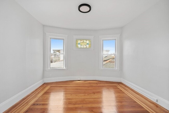 Building Photo - 33 Harbor View St